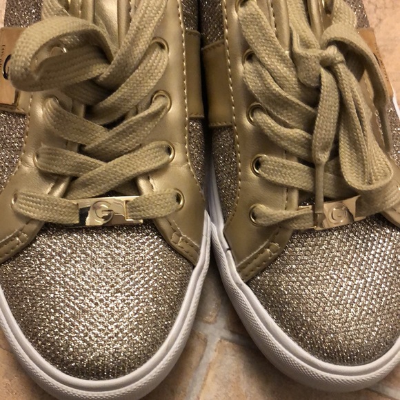 Guess Shoes - Picture 7 of 7
